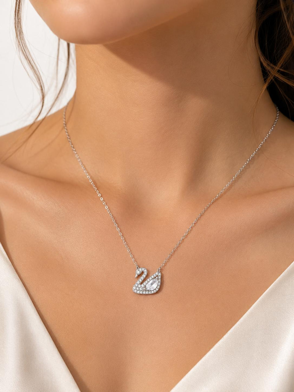 Kuğu Figürlü Zirkon Taşlı Silver Paslanmaz Çelik Kolye | ECHOSE